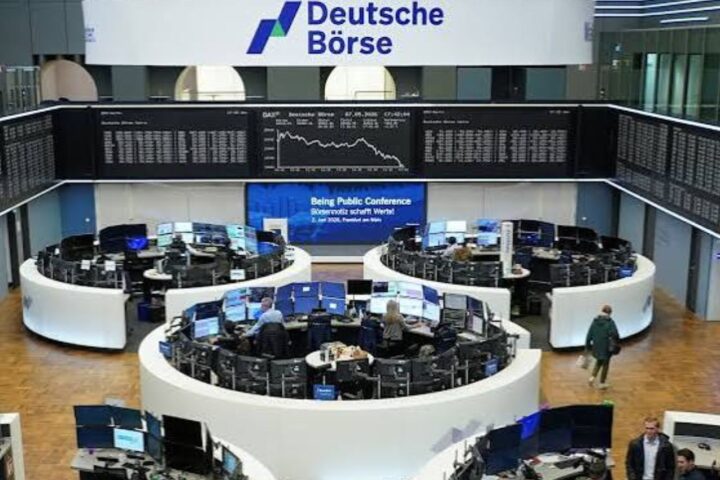 European Stocks Slide as Tech Selloff and Middle East Tensions Rattle Investors