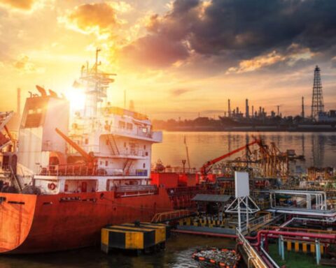Oil Prices Fall More Than 6% After US and Iran Pause Fighting Over Weekend