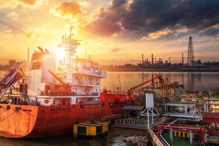 Oil Prices Fall More Than 6% After US and Iran Pause Fighting Over Weekend