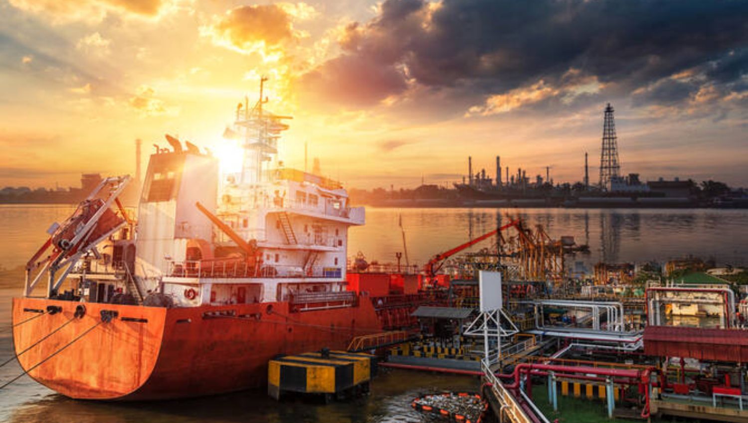 Oil Prices Fall More Than 6% After US and Iran Pause Fighting Over Weekend
