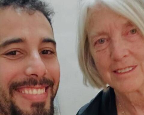 Palestinian Writer Mosab Abu Toha Pays Tribute to Chris Affleck