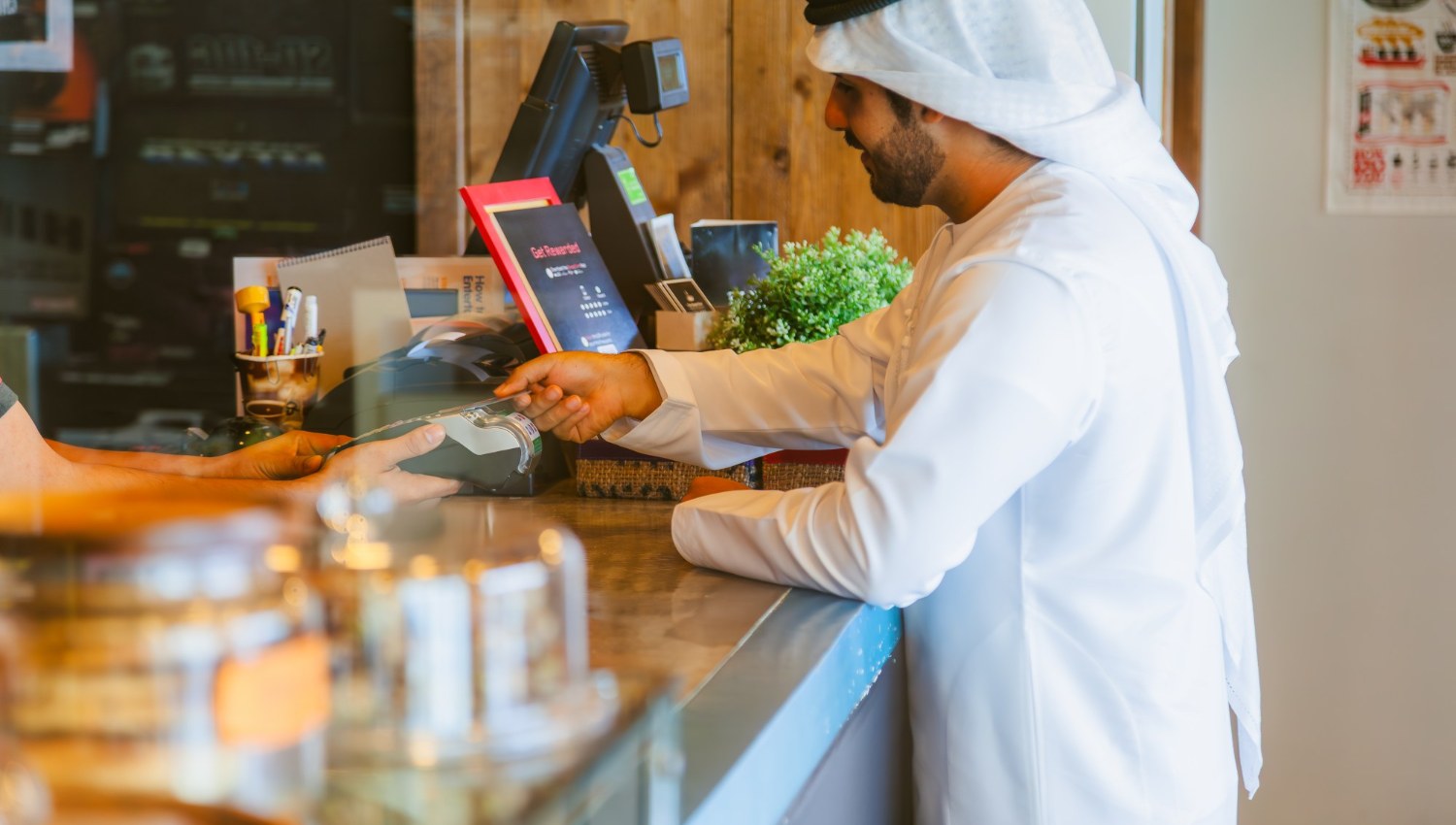 Dubai's Cashless Payments Drive Adds Dh8 Billion to Economy Ahead of Schedule